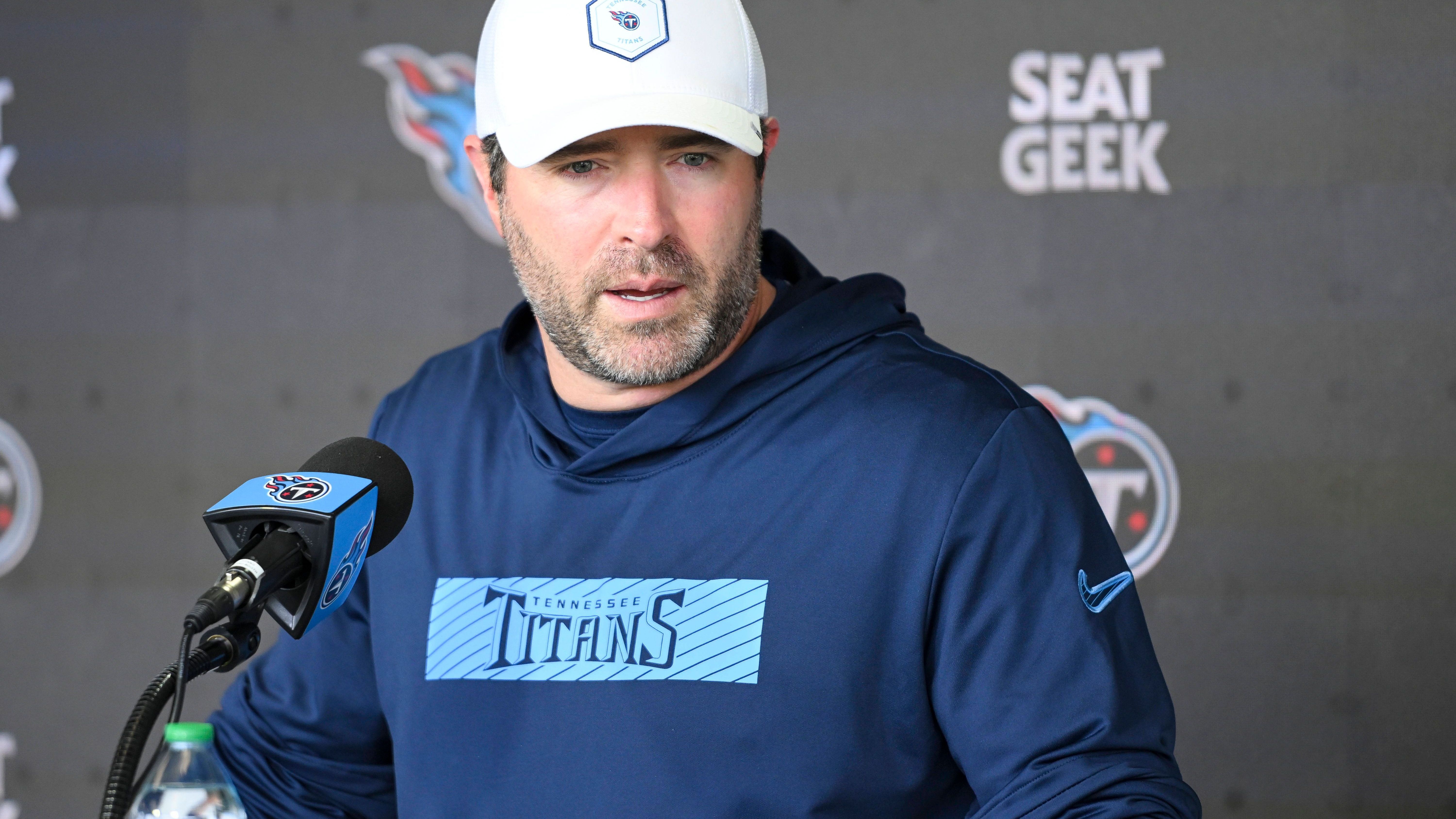 <strong>Brian Callahan (Tennessee Titans)</strong> <br>Brian Callahan übernahm die Titans vor der vergangenen Saison, die Bilanz (3-14) in seinem ersten Jahr war enttäuschend. Nun müssen bessere Ergebnisse her, das Team muss besseren Football spielen. Ansonsten wird die Geduld mit dem Head Coach in Tennessee schnell aufgebraucht sein. Die Erwartungen sind nach der Verpflichtung von <a data-li-document-ref="527638" href="https://www.ran.de/sports/american-football/nfl/news/nfl-draft2025-tennessee-titans-machen-cam-ward-zum-top-pick-green-bay-packers-sorgen-fuer-highlight-527638">Nummer-1-Pick Cam Ward</a> jedenfalls deutlich gestiegen.