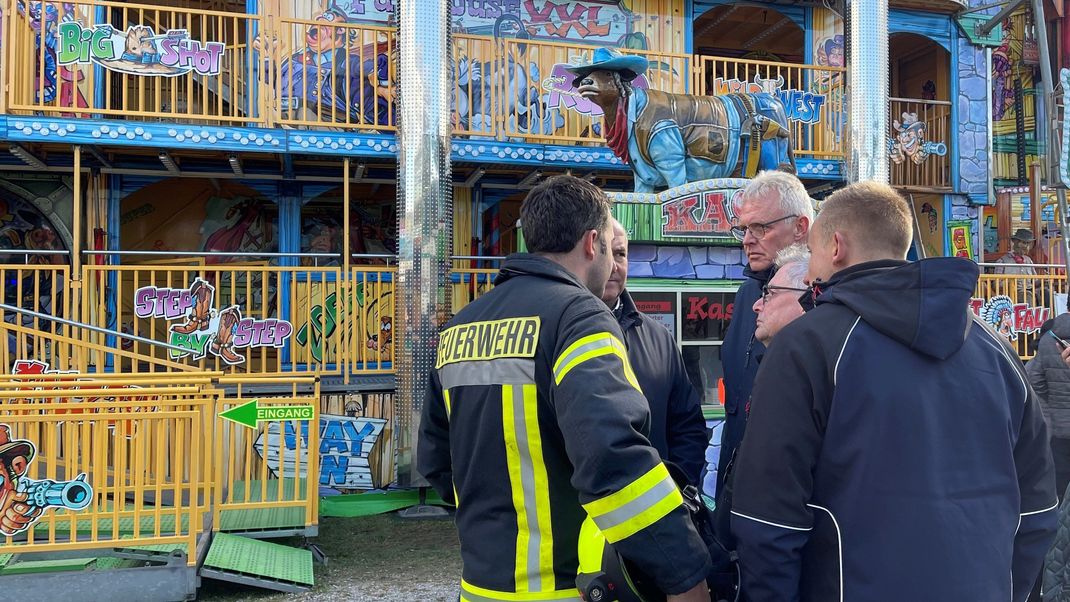 Ein Mann ist auf dem Pollhansmarkt (Kreis Gütersloh) aus dem Laufgeschäft gestürzt und gestorben. 