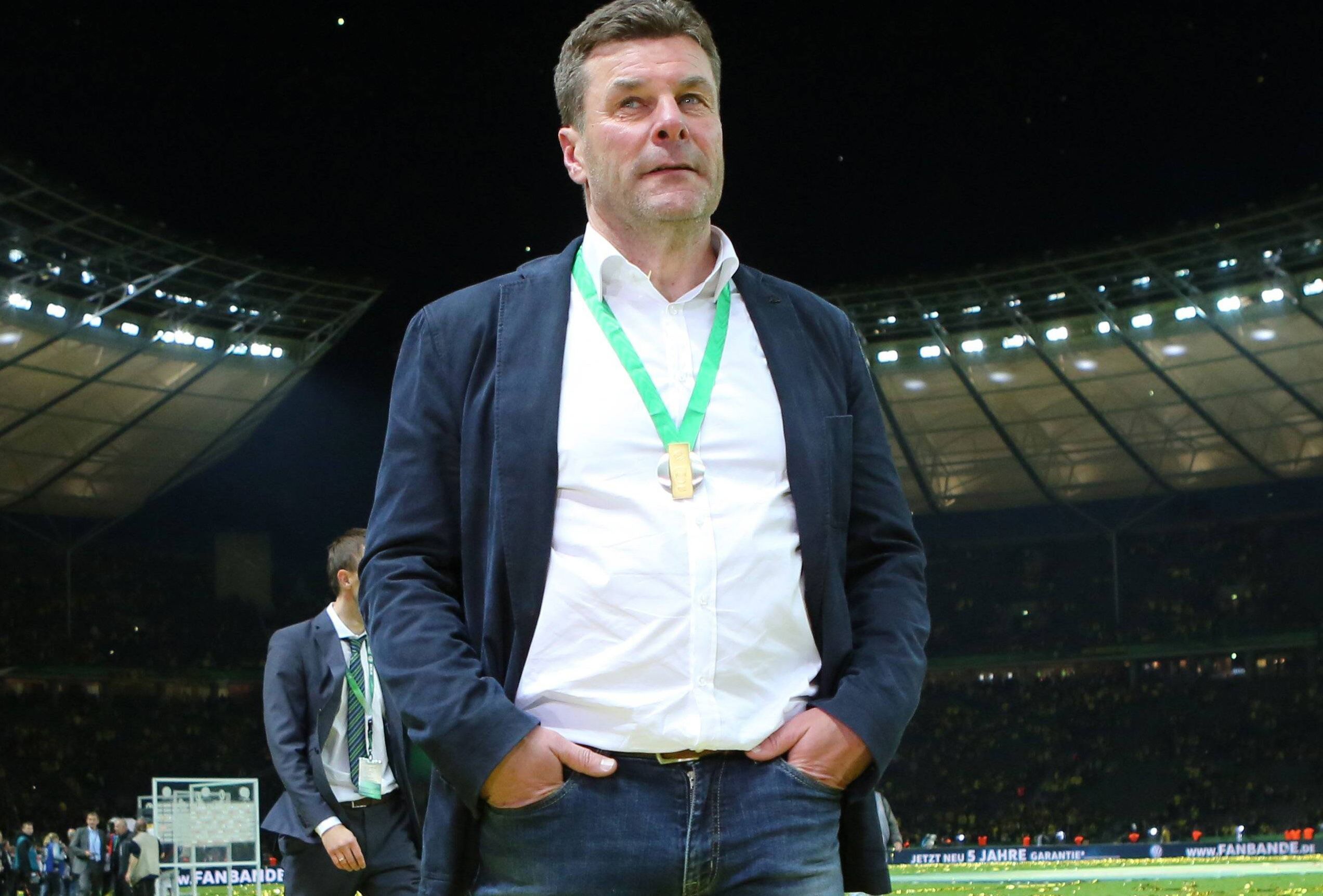 
                <strong>Platz 7: Dieter Hecking (VfL Wolfsburg) - PPS: 1,44</strong><br>
                ... den gleichen Wert besitzt wie Dieter Hecking, der in der kommenden Saison ein kleines Jubiläum zu feiern hat. Denn der frischgebackene DFB-Pokal-Sieger geht in seine zehnte Amtszeit als Bundesliga-Trainer. Vorherige Teams: Nürnberg, Hannover und Aachen.
              