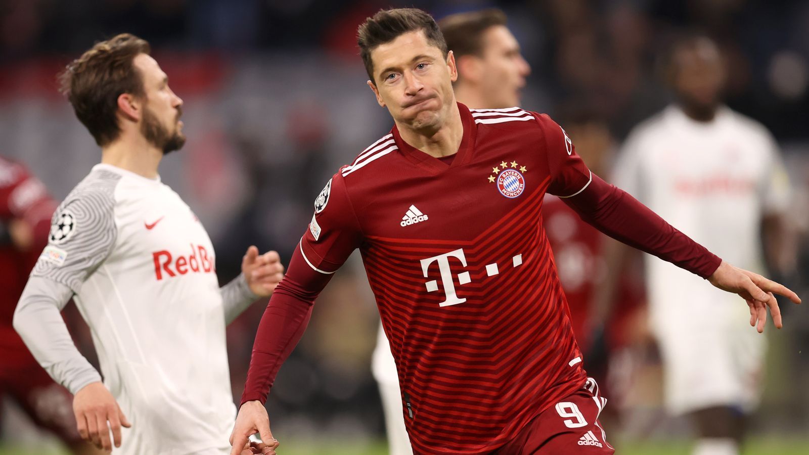 
                <strong>Einzelkritik</strong><br>
                Der FC Bayern hat durch eine 7:1 (4:0)-Gala gegen RB Salzburg das Viertelfinale der Königsklasse erreicht. Besonders Robert Lewandowski war mal wieder on fire gegen den österreichischen Serienmeister. 
              