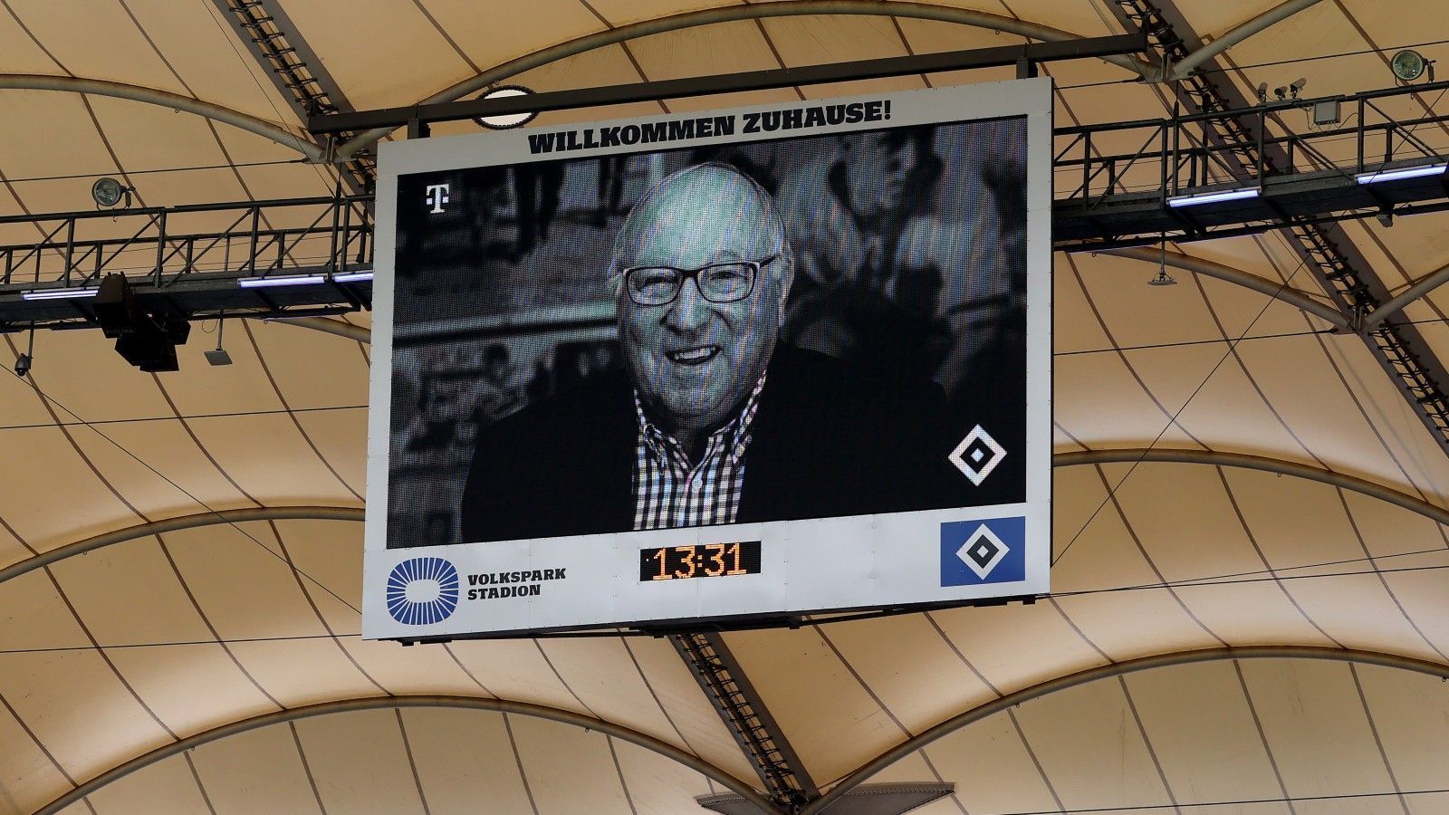 
                <strong>HSV gedenkt Seeler</strong><br>
                Die HSV-Legende verstarb am 21. Juli im Alter von 85 Jahren in seinem Wohnort Norderstedt bei Hamburg.
              