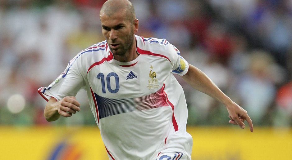 
                <strong>Zinedine Zidane</strong><br>
                Mittelfeld: Zinedine Zidane
              