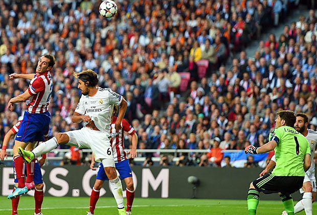 
                <strong>Champions-League-Finale: Real Madrid vs. Atletico Madrid</strong><br>
                In der 36. Minute fällt das erste Tor: Diego Godin gewinnt das Kopfballduell gegen Sami Khedira und überrascht damit den etwas zu weit vor seinem Tor postierten Iker Casillas.
              