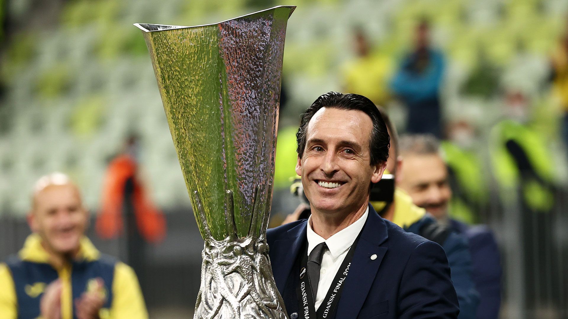 
                <strong>Europa-League-Experte Unai Emery auf der Trainerbank</strong><br>
                Für den Erfolg als Trainer verantwortlich war "Mr. Europa League" Unai Emery, für den es nach drei Titeln mit dem FC Sevilla persönlich bereits der vierte Triumph im zweithöchsten europäischen Vereinswettbewerb war. Nach der erfolgreichen Zeit in Andalusien trainierte der 50-Jährige Paris Saint-Germain und den FC Arsenal. Im Juli 2020 übernahm Emery den FC Villarreal. 
              