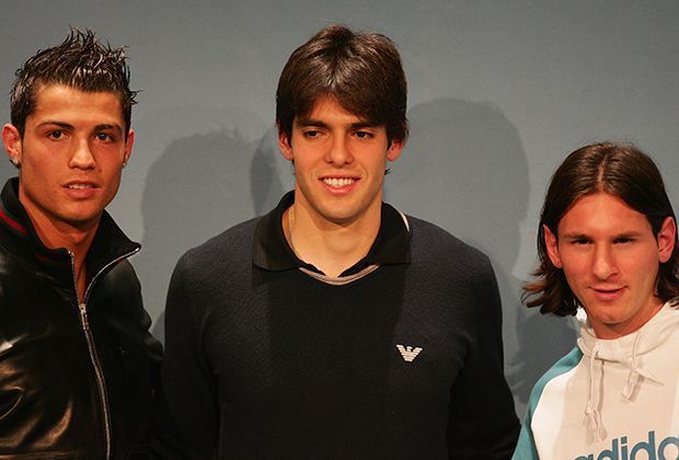 
                <strong>Kaka</strong><br>
                Man vergisst es manchmal, aber Kaka war einige Jahre absolute Weltklasse. Der Brasilianer war Weltfußballer 2007, gewann im gleichen Jahr als Torschützenkönig die Champions League - und das mit gerade mal 25 Jahren. Wer schafft es in seine "Weltauswahl"?
              