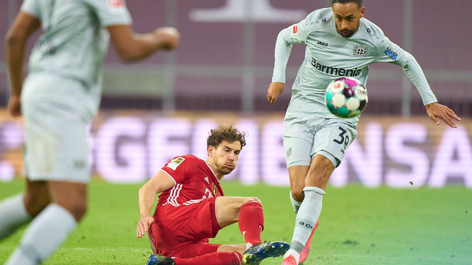 
                <strong>Leon Goretzka</strong><br>
                Kommt eine knappe halbe Stunde vor Schluss und gibt ein starkes Comeback! Sein Zug zum Tor tut den Bayern gut, er scheitert nur zwei Minuten nach seiner Einwechslung mit einem abgefälschten Schuss knapp und hat noch in mehreren Angriffen seine Füße im Spiel. ran-Note: 2
              