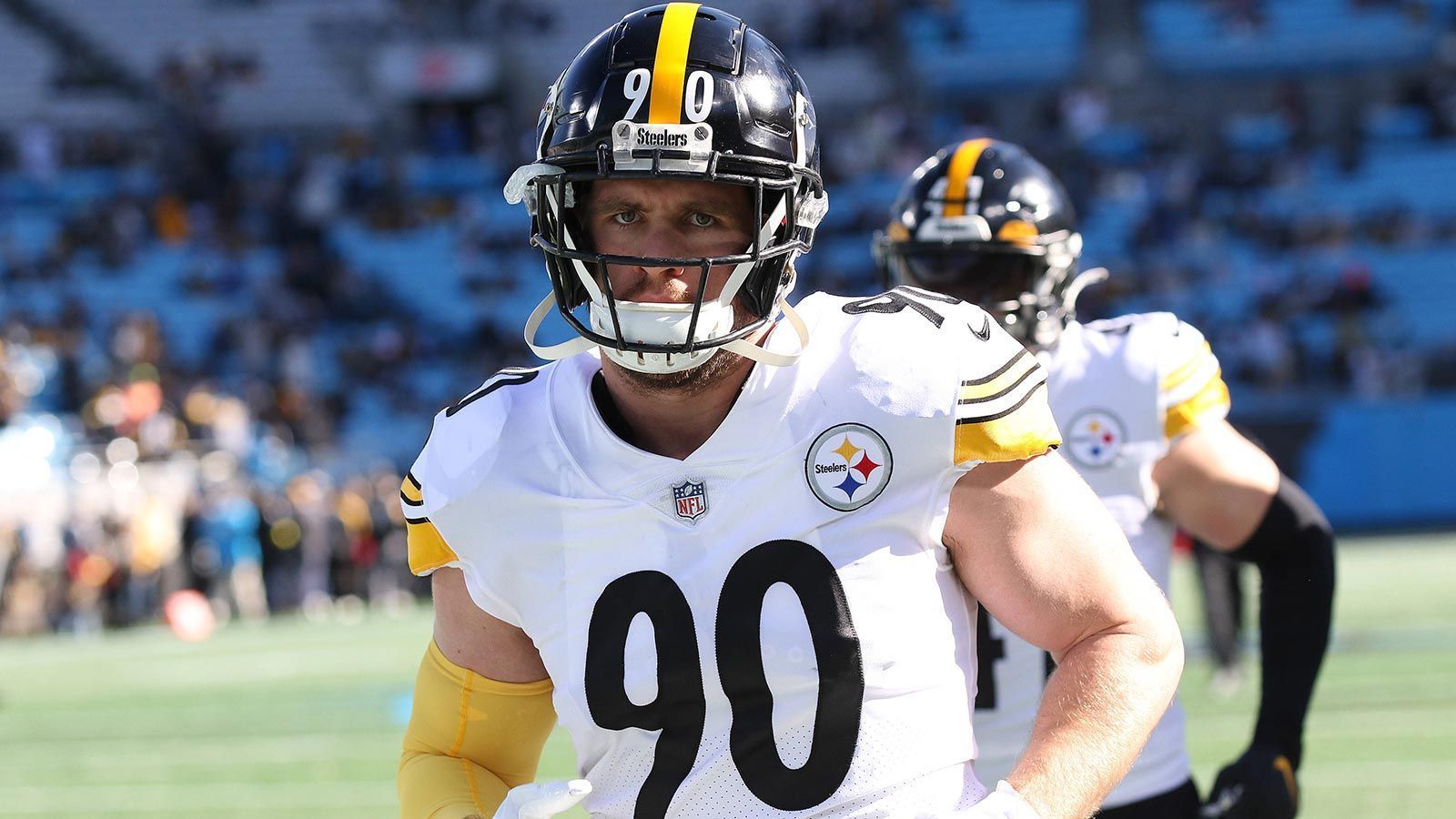 
                <strong>Platz 4: T.J. Watt – Pittsburgh Steelers</strong><br>
                &#x2022; Ranking im vorigen Jahr: 1.<br>&#x2022; Statistiken in der Saison 2022: 5,5 Sacks, 39 Total Tackles, 1 Forced Fumble<br>
              