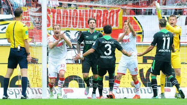 
                <strong>Fair Play geht anders, Leon Andreasen</strong><br>
                Das Tor von Hannovers Leon Andreasen gegen den 1. FC Köln sorgt für hitzige Debatten über Fair Play im Fußball. Denn obwohl der Schiedsrichter das offensichtliche Handspiel übersehen hatte, hätte der Däne das Missverständnis aufklären können. Solch eine Fair-Play-Geste gab es im Fußball schon häufiger. 
              