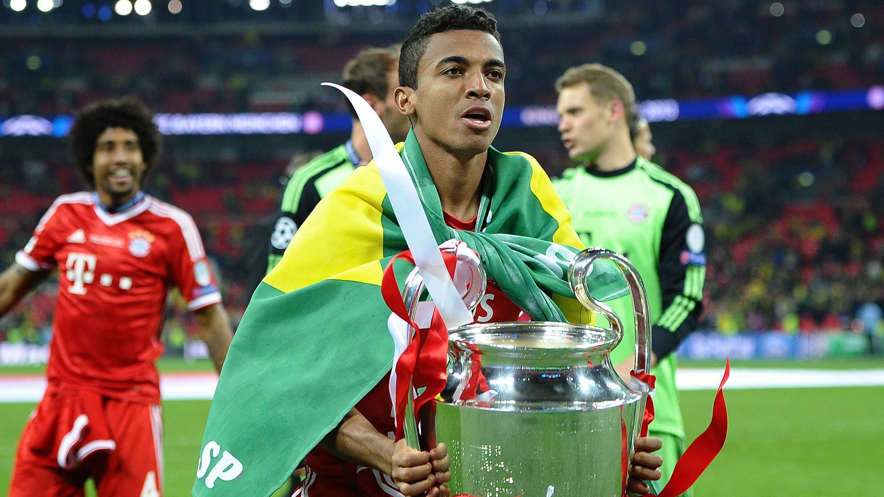 <strong>Luiz Gustavo (2010/11)</strong><br>Besser lief es dann im Januar 2011, als die Bayern Gustavo von der TSG Hoffenheim verpflichteten. Der Mittelfeldmann avancierte zum Stammspieler und zeigte viele gute Leistungen, die die Ablösesumme von 17 Millionen Euro rechtfertigten. Doch hundertprozentig zufrieden war man in München trotzdem nicht. Auch deshalb kam Javi Martínez 2012.