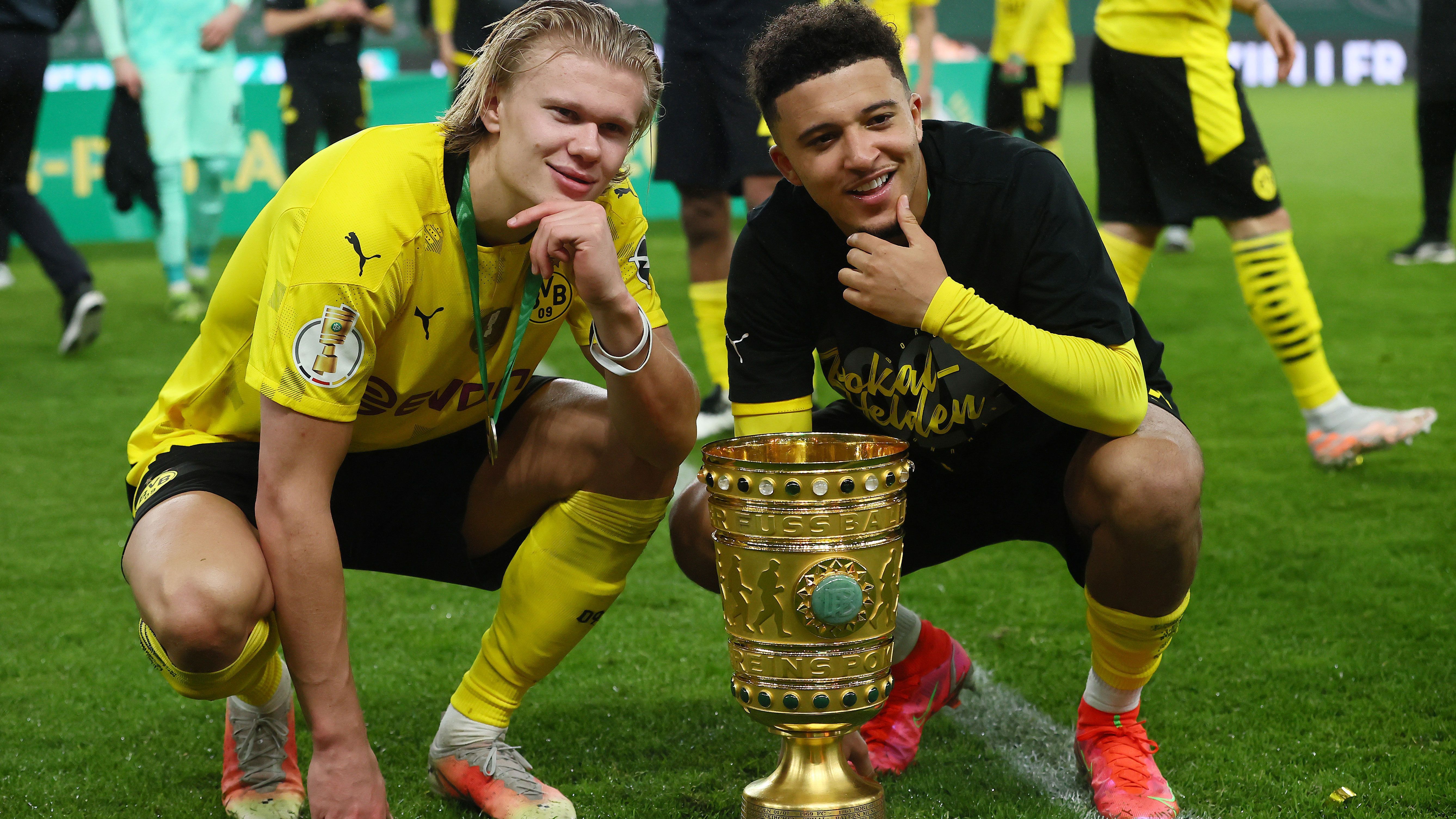 
                <strong>Die coolen Kids</strong><br>
                Die beiden Youngster Erling Haaland und Jadon Sancho posieren mit dem Pokal - für beide Spieler ist es der erste Titel mit dem BVB.
              