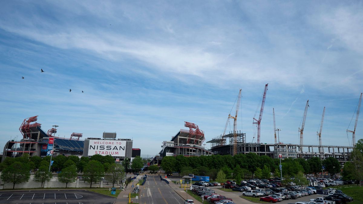 Syndication: The Tennessean Construction continues on the new Nissan Stadium, right, future home of the Tennessee Titans, at Nissan Stadium in Nashville, Tenn., Tuesday, April 22, 2025. Nashville ,...