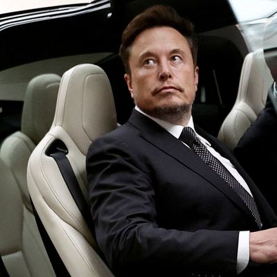 Nach einem Törtchen-Skandal um Tesla hat Elon Musk eine kleine Bäckerei entschädigen lassen.