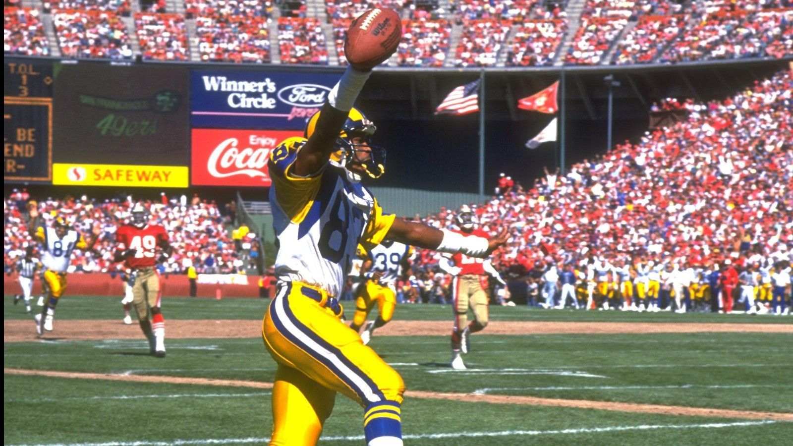 
                <strong>Willie "Flipper" Anderson - Meiste Receiving Yards in einem Spiel</strong><br>
                1989 gelang Willie "Flipper" Anderson beim Overtime-Sieg der Los Angeles Rams gegen die New Orleans Saints etwas Außergewöhnliches: 15 Receptions bescherten ihm 336 Receiving Yards und einen Touchdown, der den Ausgleich einleitete und die Overtime erzwang. Calvin Johnson war 2013 sieben Yards davon entfernt, den Rekord einzustellen. Gelungen ist es bislang aber niemandem. 
              