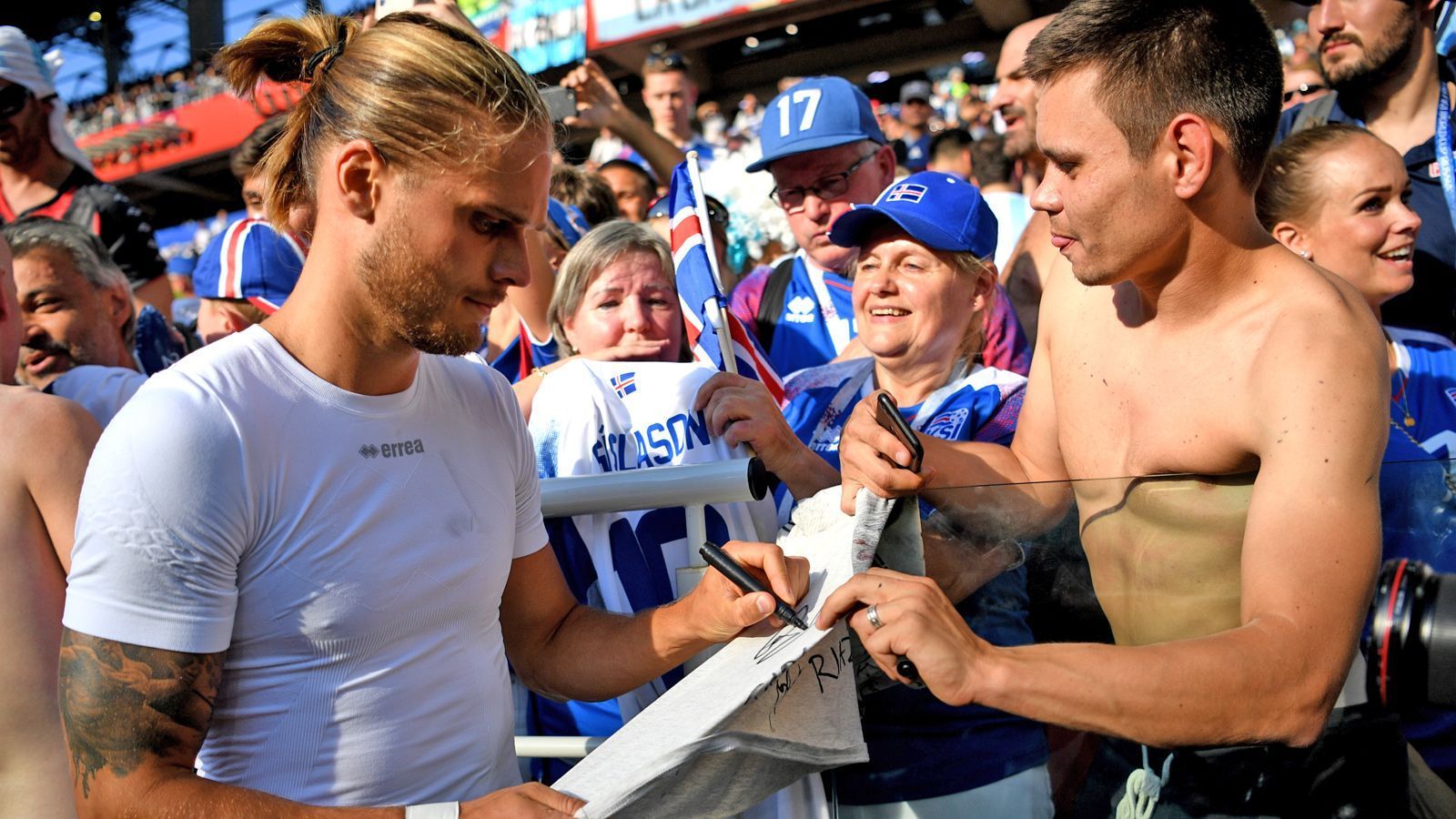 
                <strong>Rurik Gislason</strong><br>
                Doch nach der WM kann Gislason nicht mehr an die Leistungen nach seinem Wechsel anknüpfen. In 27 Einsätzen der Saison 2018/19 bleibt er ohne Torbeteiligung, gibt aber neun Vorlagen. Auch in der vergangenen Saison gelingt ihm kein Treffer mehr für die Sandhäuser. 
              
