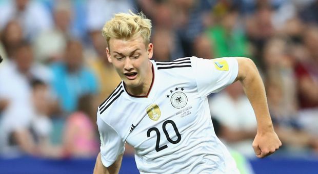 
                <strong>Julian Brandt</strong><br>
                Darf 13 Minuten vor Schluss für den umtriebigen Stindl ran. Und gleich im Vorwärtsgang: Brandt spielt mit Werner Doppelpass, am Strafraum verspringt dem Leverkusener aber der (etwas in seinen Rücken gespielte) Ball. ran-Note: ohne Bewertung
              