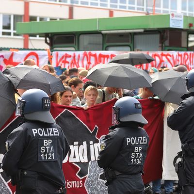 29. August 2025: Protestaktion des Bündnisses «Rheinmetall entwaffnen» vor dem Werk der Deutz AG in Köln, nachdem der Motorenbauer angkündigt hatte, seine Rüstungssparte deutlich auszuweiten.