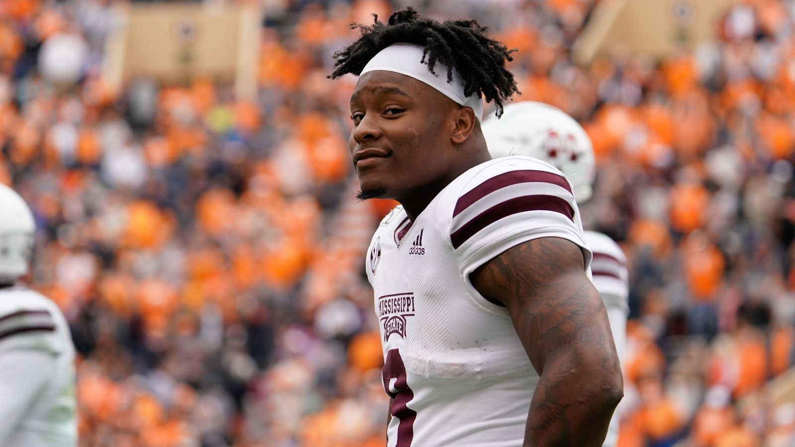 
                <strong>Kylin Hill (Mississippi State Bulldogs)</strong><br>
                Der Running Back der Mississippi State Bulldogs verbuchte in dieser Saison 1.347 Rushing Yards. Die konnte er in zehn Touchdowns ummünzen.
              