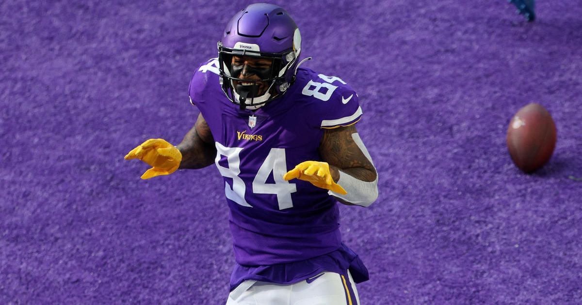 
                <strong>Irv Smith Jr. (Minnesota Vikings)</strong><br>
                Irv Smith Jr. komplettiert das Tight-End-Trio. Auch Smith Jr. profitiert dabei 2021 von personellen Entscheidungen: Minnesotas langjähriger Starter, Kyle Rudolph, hat das Team verlassen. Smith Jr. ist damit der klare Starter und wird nahezu bei jedem Snap auf dem Feld stehen. Den Vikings fehlt zudem neben Adam Thielen und Justin Jefferson eine dritte dynamische Anspielstation. In diese Jobbeschreibung passt Smith Jr. mit seinen körperlichen Anlagen perfekt hinein. Sein großer Catch-Radius macht Smith Jr. zudem zu einem sehr gefährlichen Spieler in der Red Zone.
              