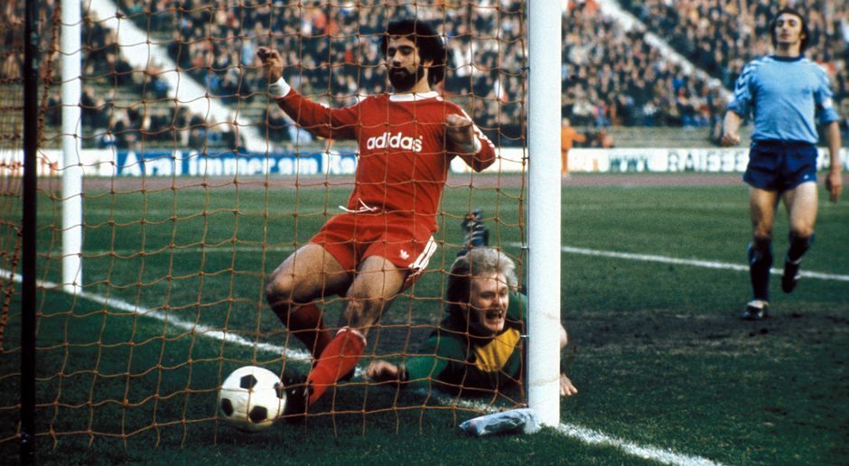 
                <strong>FC Bayern München: Gerd Müller - 365 Tore</strong><br>
                FC Bayern München: Gerd Müller - 365 Tore
              