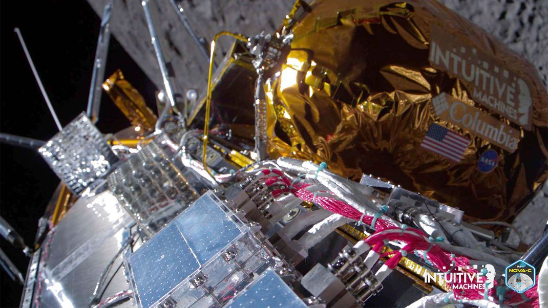 Der Lander mit dem Spitznamen "Odysseus" hat Aluminium-Beine, wiegt rund 700 Kilogramm und kann etwa 130 Kilogramm Ladung mitnehmen.