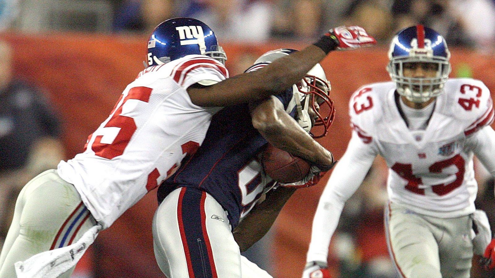 
                <strong>Super Bowl 2008: New York Giants (17:14 gegen die New England Patriots)</strong><br>
                Saison danach: 12-4, Aus in der Divisional Round
              