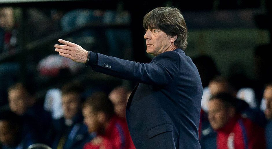 
                <strong>Joachim Löw</strong><br>
                Der Bundestrainer machte Podolski zum Kapitän. Ließ ihn lange genug für sein Tor auf dem Platz und gewährte ihm in der 84. Minute den umjubelten Abgang. Hätte aber auch ruhig noch ein paar Minuten damit warten können. Wenn eine Auswechslung an solch einem Abend überhaupt nötig gewesen wäre. ran-Note: 4+
              