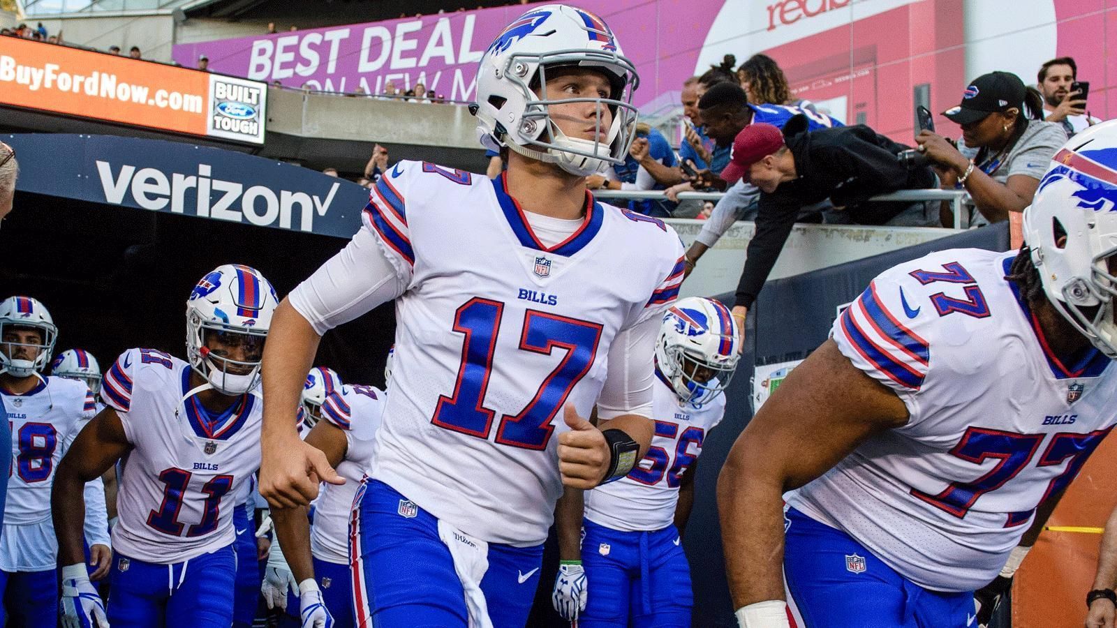 
                <strong>Buffalo Bills</strong><br>
                Quarterback (2): Josh Allen, Nathan PetermanRunning Back (4): Chris Ivory, Taiwan Jones, LeSean McCoy, Marcus MurphyFullback (1): Patrick DiMarcoWide Receiver (6): Kelvin Benjamin, Robert Foster, Andre Holmes, Zay Jones, Jeremy Kerley, Ray-Ray McCloudTight End (4): Charles Clay, Jason Croom, Khari Lee, Logan ThomasOffensive Line (9): Russell Bodine, Dion Dawkins, Vladimir Ducasse, Ryan Groy, Conor McDermott, John Miller, Jordan Mills, Marshall Newhouse, Wyatt TellerDefensive Line (8): Jerry Hughes, Shaq Lawson, Star Lotulelei, Trent Murphy, Harrison Phillips, Adolphus Washington, Kyle Williams, Eddie Yarbrough Linebacker (6): Lorenzo Alexander, Tremaine Edmunds, Ramon Humber, Deon Lacey, Matt Milano, Julian StanfordSecondary (10): 20 Rafael Bush, Vontae Davis, Phillip Gaines, Micah Hyde, Taron Johnson, Ryan Lewis, Siran Neal, Lafayette Pitts, Jordan Poyer, Tre'Davious White Specialists (3): Corey Bojorquez, Reid Ferguson, Steven Hauschka
              