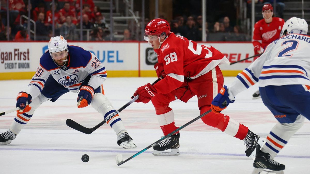 Edmonton Oilers v Detroit Red Wings