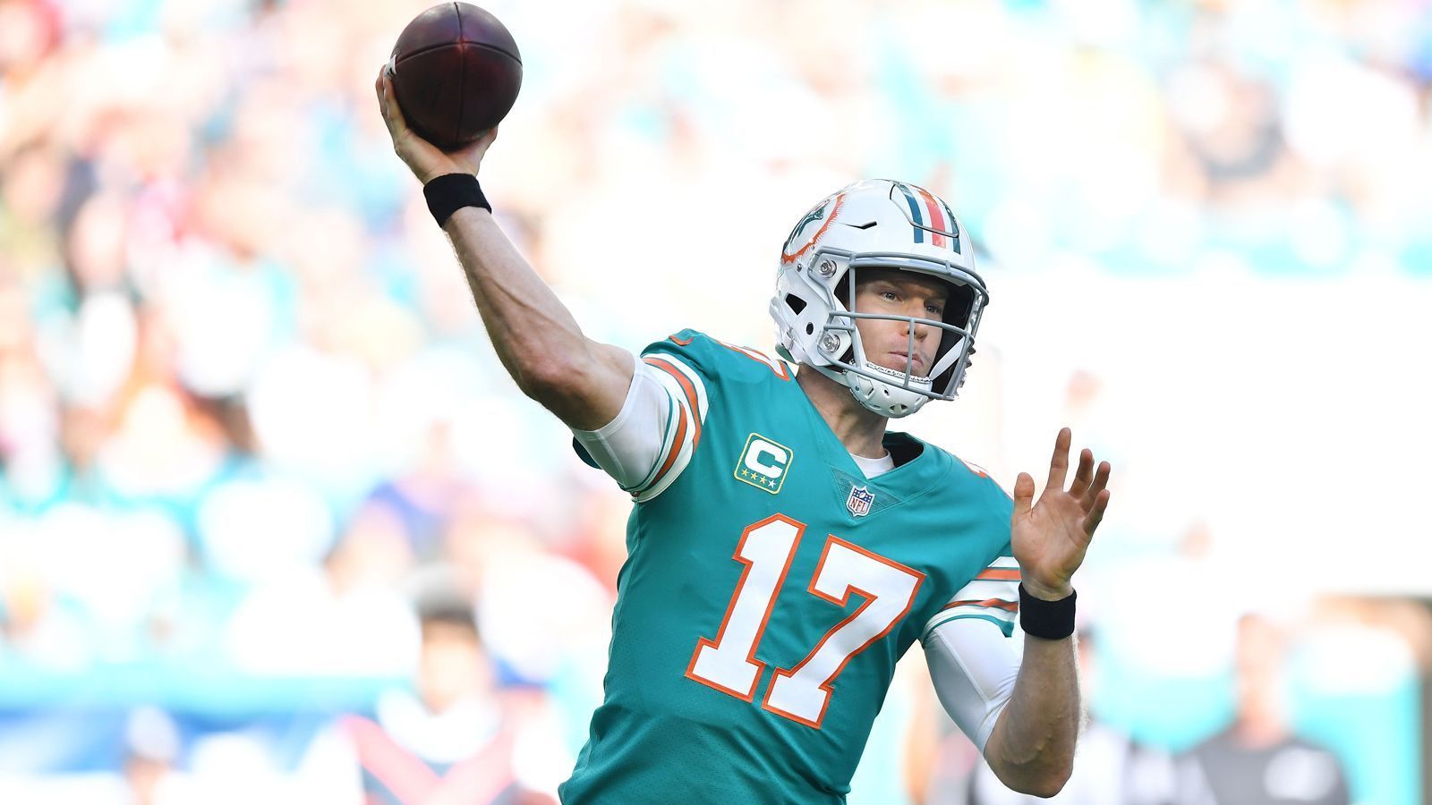 
                <strong>Ryan Tannehill (Miami Dolphins)</strong><br>
                Die Spekulationen um ein Ende von Quarterback Ryan Tannehill bei den Miami Dolphins gibt es ja schon etwas länger - doch in der kommenden Offseason soll der Schnitt wohl endgültig vollzogen werden. Der neue Head Coach der Dophins, Brian Flores, möchte in Miami nach der verkorksten letzten Saison einen Neustart. Und das wohl auch auf der Position des Signal Callers. Somit darf wohl auch Tannehill den - in dieser Offseason extrem engen - Quarterback-Markt in der NFL sondieren.
              