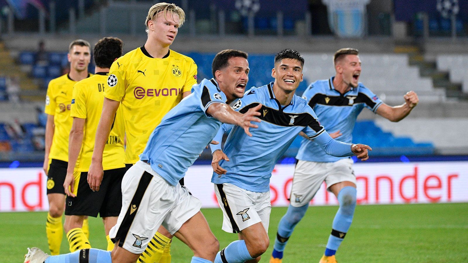 
                <strong>Dortmund verliert zum Champions-League-Auftakt bei Lazio Rom</strong><br>
                Borussia Dortmund erlebt am Dienstag einen Abend zum Vergessen. Bei Lazio Rom findet der BVB nie so richtig ins Spiel, die ersatzgeschwächte Abwehr kriegt den Angriff der Italiener nicht in den Griff, das Mittelfeld präsentiert sich ideenlos. Ein Lichtblick ist einmal mehr Erling Haaland. Wir haben die Dortmunder in der Einzelkritik benotet.
              