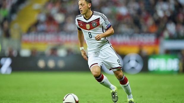 
                <strong>Mesut Özil</strong><br>
                Mesut Özil: Ganz frech gefragt: Hat Mesut Özil mitgespielt? Wir sind uns nicht sicher. Bis auf ein paar Hackenpässchen für die Galerie ist der Weltmeister nicht zu sehen. Das war gar nichts! ran-Note: 6
              