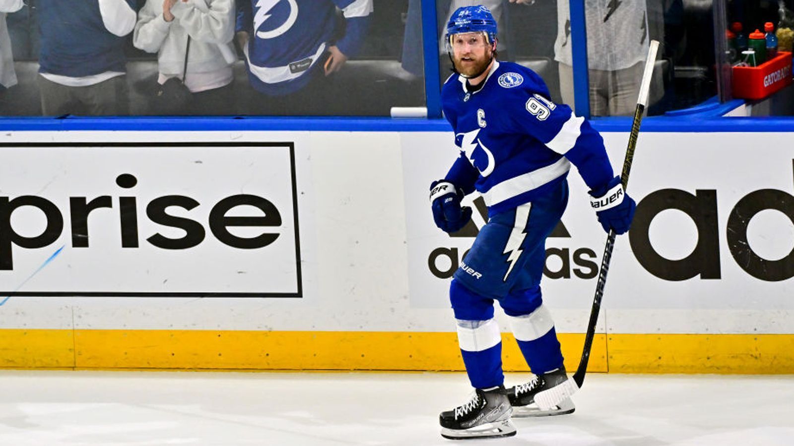 
                <strong>Platz 5: Steven Stamkos (Tampa Bay Lightning)</strong><br>
                Jahresverdienst in der Saison 2021/22: 8.500.000 Millionen US-Dollar
              