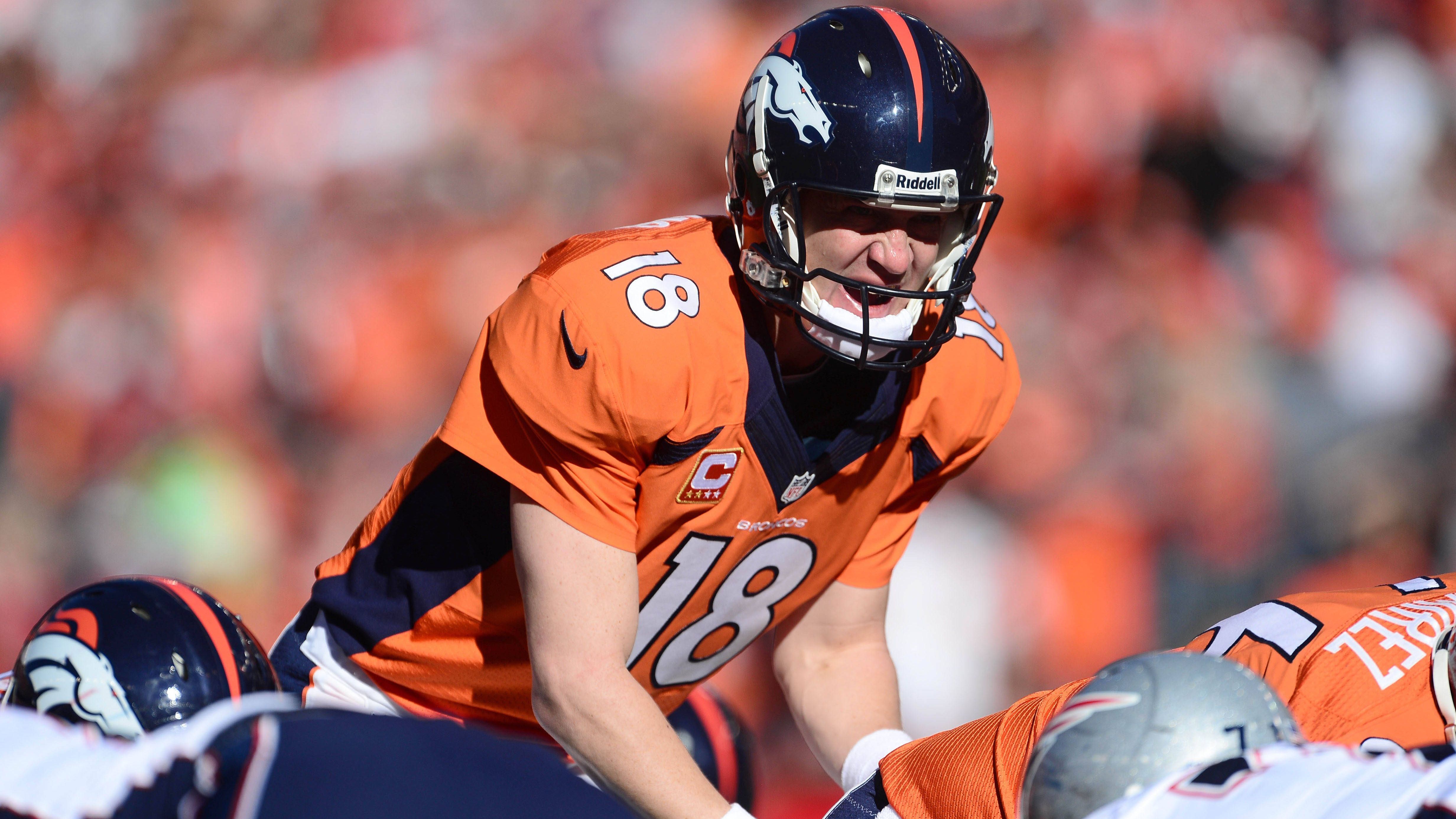 <strong>Platz 2: Peyton Manning zu den Denver Broncos (2012)</strong><br>Manning belebte die Broncos wieder und führte sie zu mehreren AFC-West-Titeln, Super-Bowl-Teilnahmen und einem Sieg im Super Bowl 50 - der Schlusspunkt seiner Hall-of-Fame-Karriere.
