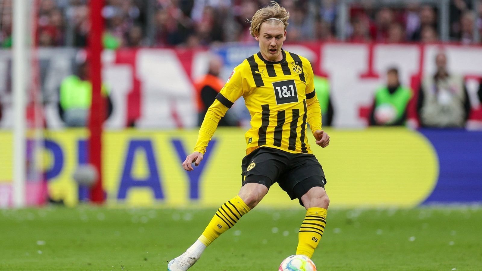 
                <strong>Julian Brandt (Borussia Dortmund)</strong><br>
                Brandt gelingt im offensiven Mittelfeld ebenfalls wenig. Beim Gegentor zum 0:2 ist er nicht nah genug bei Müller. Brandt bleibt zur Halbzeit in der Kabine. ran-Note: 5
              