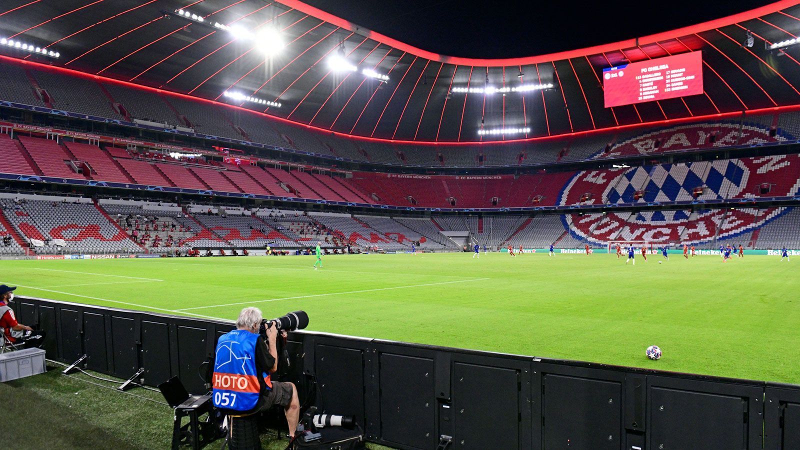 
                <strong>FC Bayern München</strong><br>
                Stadion: Allianz Arena Kapazität: 75.024Vorgehen: Kein Verkauf von Dauerkarten, stattdessen werden diese für bisherige Inhaber reserviert, Abbuchungen erst bei Rückkehr zum Normalspielbetrieb
              