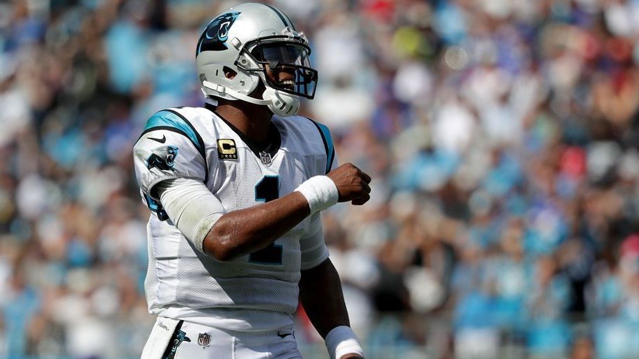 <strong>2010: Cam Newton</strong><br>Mit 35 Touchdown-Pässen in der Regular Season gewann er die MVP-Trophäe und schaffte es mit Carolina in den Super Bowl, verlor diesen dann aber gegen die Broncos. 2019 verletzte sich der Quarterback dann aber schwer, die Panthers ließen ihn in die Free Agency gehen, Newton schloss sich den New England Patriots an, bevor er 2021 für eine letzte Saison nach Carolina zurückkehrte.