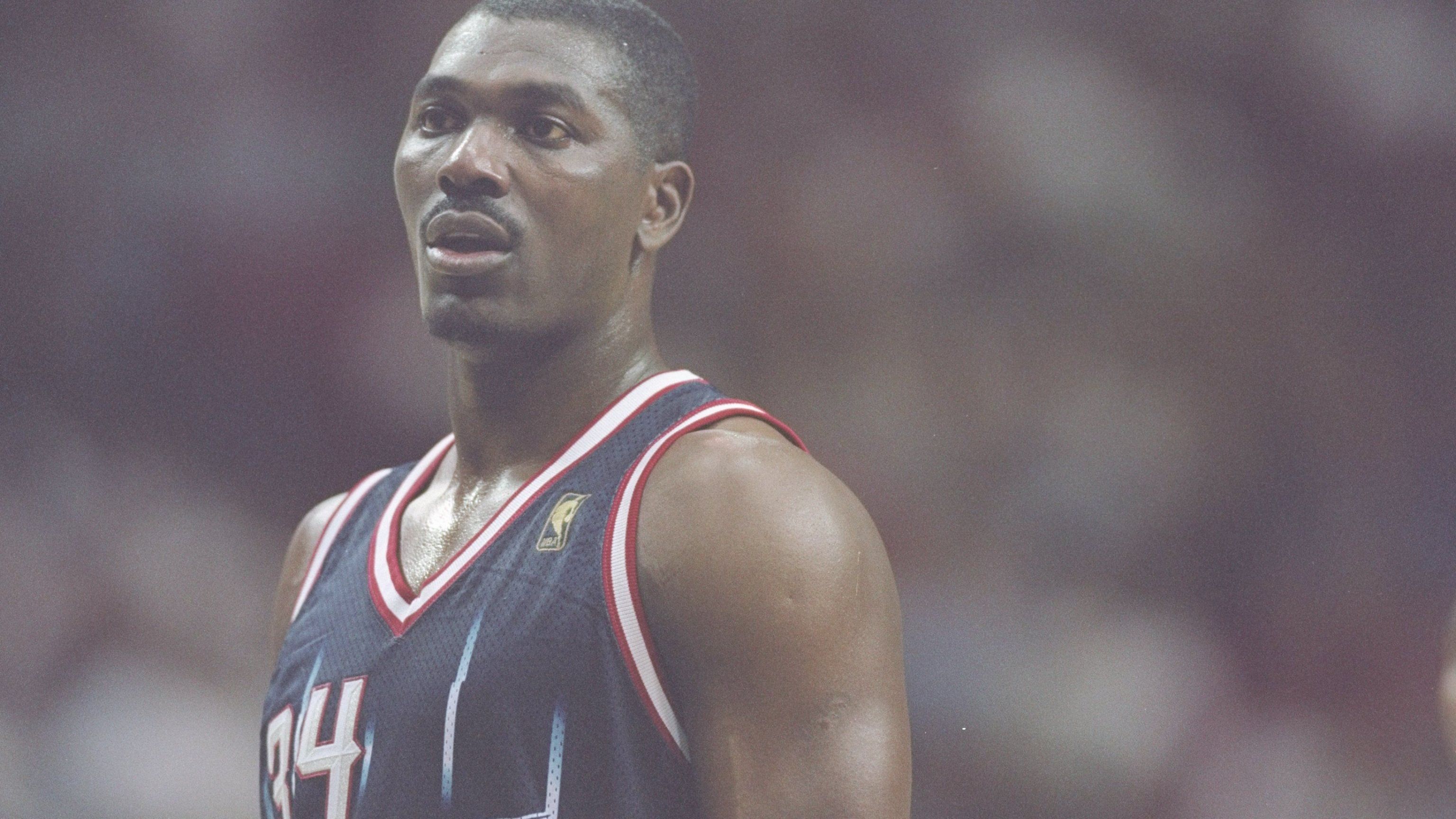 <strong>Platz 13: Hakeem Olajuwon</strong> <br>- Punkte: 26.946 (⌀ 21,8 Punkte pro Spiel)<br>- Spiele: 1.238<br>- In der NBA von: 1984-2002<br>- Teams: Houston Rockets, Toronto Raptors
