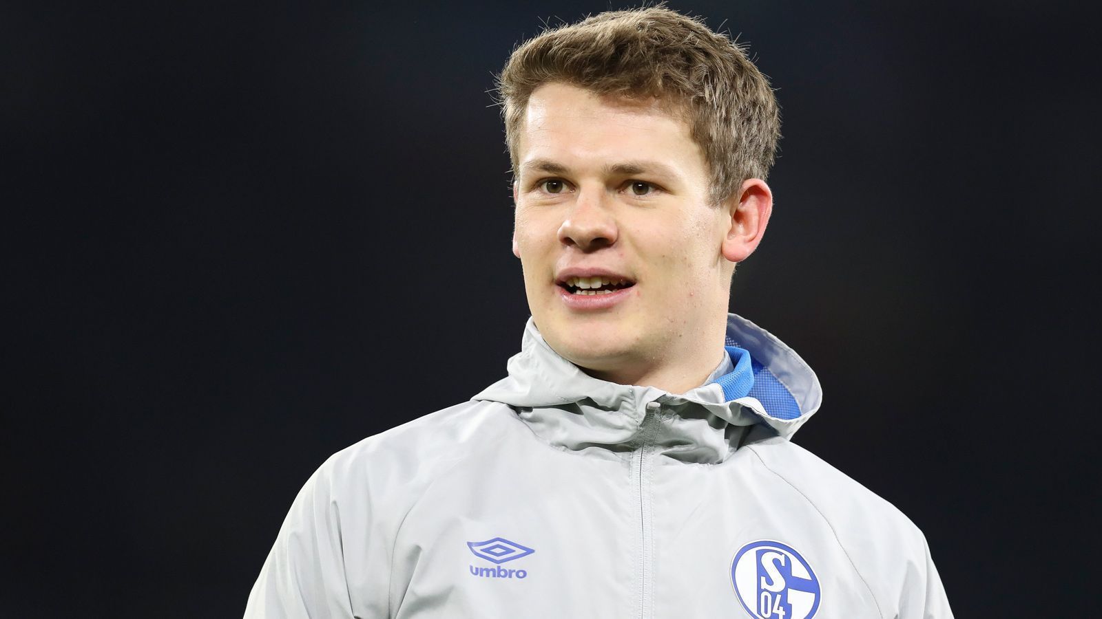 
                <strong>Alexander Nübel</strong><br>
                Er war das Gesprächsthema Nummer eins zum Bundesliga-Rückrundenauftakt auf Schalke: Alexander Nübel. Der 22-Jährige wurde von Trainer Domenico Tedesco überraschend zum Stammkeeper berufen, er löste Schalke-Kaptiän Ralf Fährmann im Kasten der Gelsenkirchner ab. Zumindest vorerst. ran.de stellt den neuen Shooting-Star der Königsblauen vor.
              