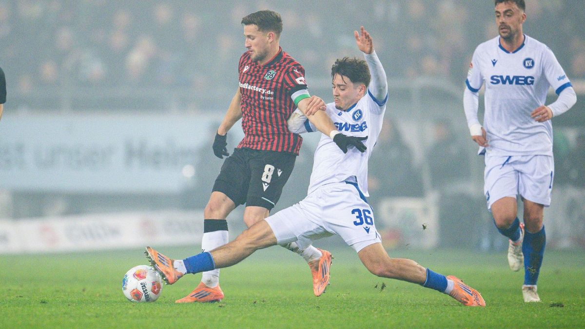 100. Zweitligaspiel für Hannovers Kapitän Enzo Leopold (l.)