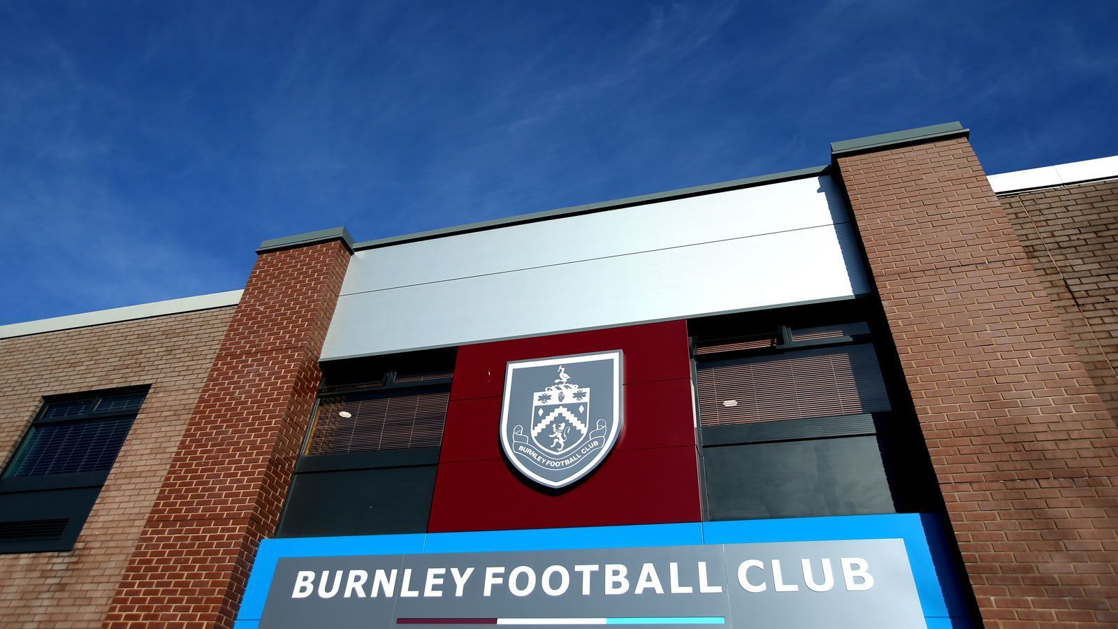 
                <strong>FC Burnley – FC Everton (Samstag 13.30 Uhr)</strong><br>
                Stadion: Turf Moor - Kapazität: 22.546 - Austragungsort: Burnley - Maximale Zuschaueranzahl am 11. Spieltag: 0 (Tier 3)
              