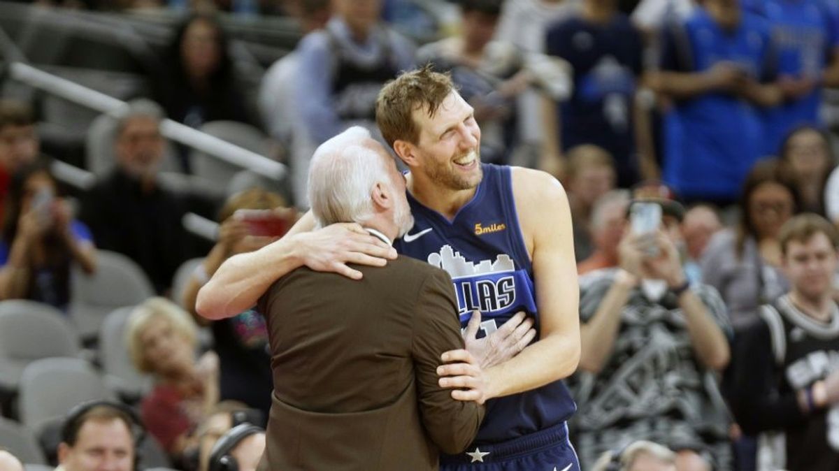Dirk Nowitzki mit Spurs-Trainer Gregg Popvich