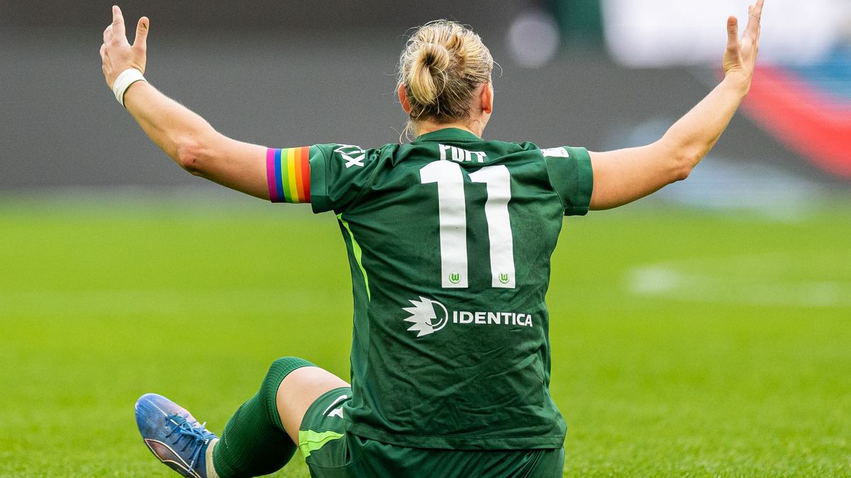 VfL Wolfsburg Women's v FC Bayern München Women's - Google Pixel Women's Bundesliga