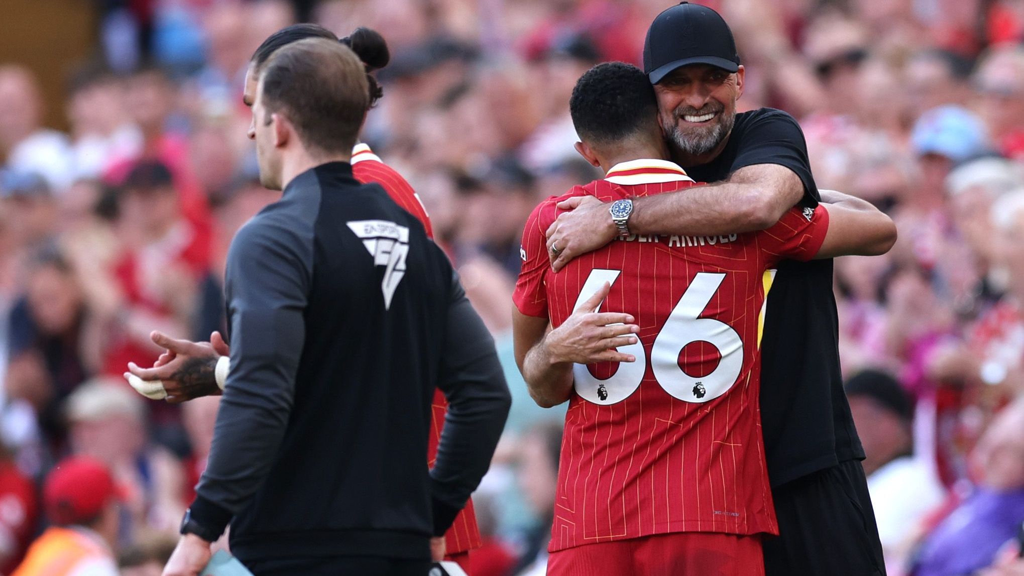 <strong>Menschenfänger Klopp</strong><br>Der Coach, der oft als Menschenfänger bezeichnet wurde, bedankte sich nach dem Schlusspfiff bei allen Spielern und Staff-Mitarbeitern, die mit ihm teilweise schon jahrelang auf allerhöchstem Niveau zusammenarbeiteten.&nbsp;