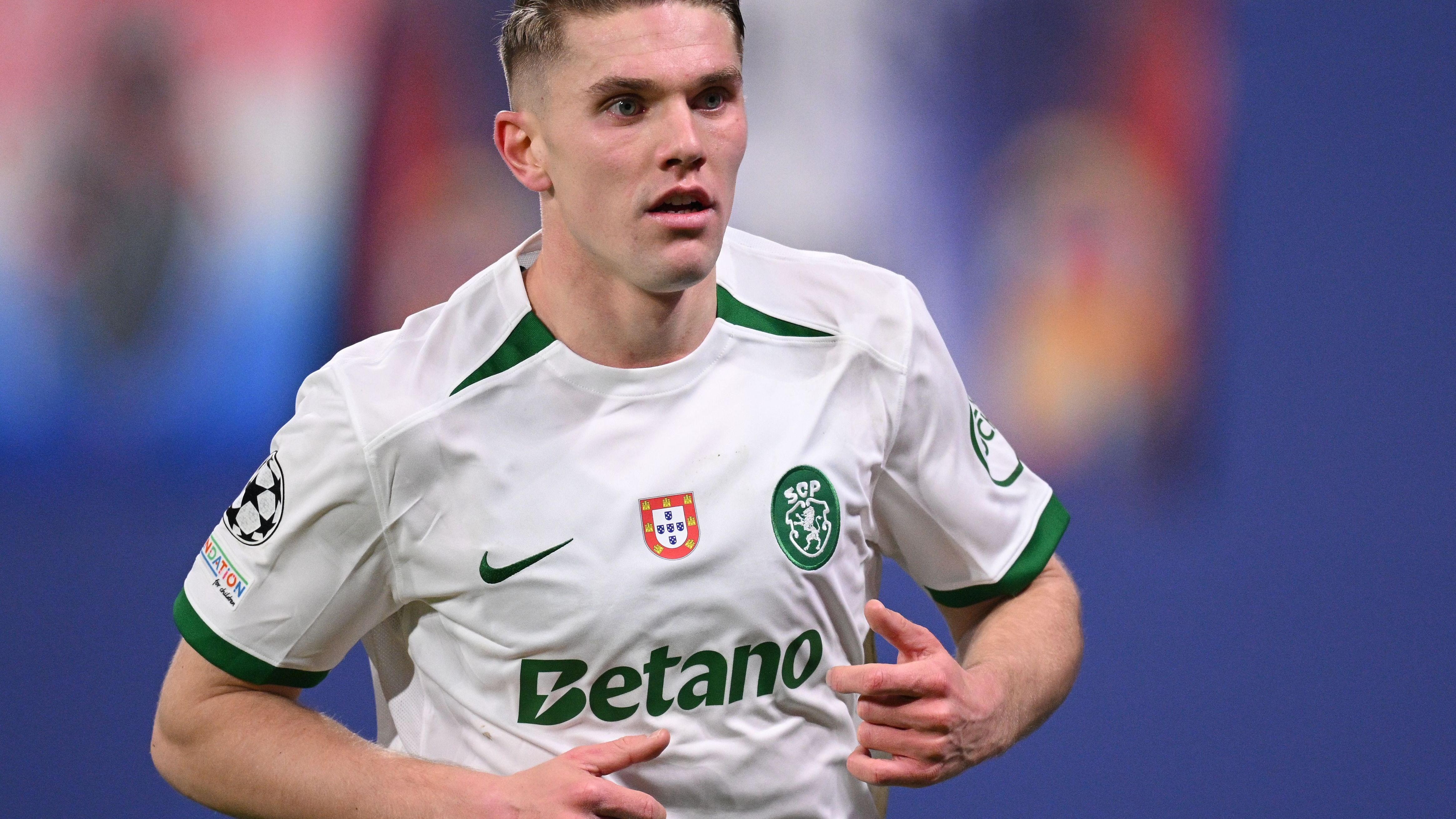 <strong>Viktor Gyökeres (Sporting Lissabon)</strong><br>Arsenal soll der englischen Boulevard-Zeitung "The Sun" zufolge bereit sein, die 80-Millionen-Euro-Forderung von Sporting zu erfüllen, um den Stürmer zu verpflichten. An Gyökeres sollen auch Manchester United, Juventus Turin und Teams aus Saudi-Arabien interessiert sein. Nun steht der Wechsel nach London aber offenbar unmittelbar bevor.