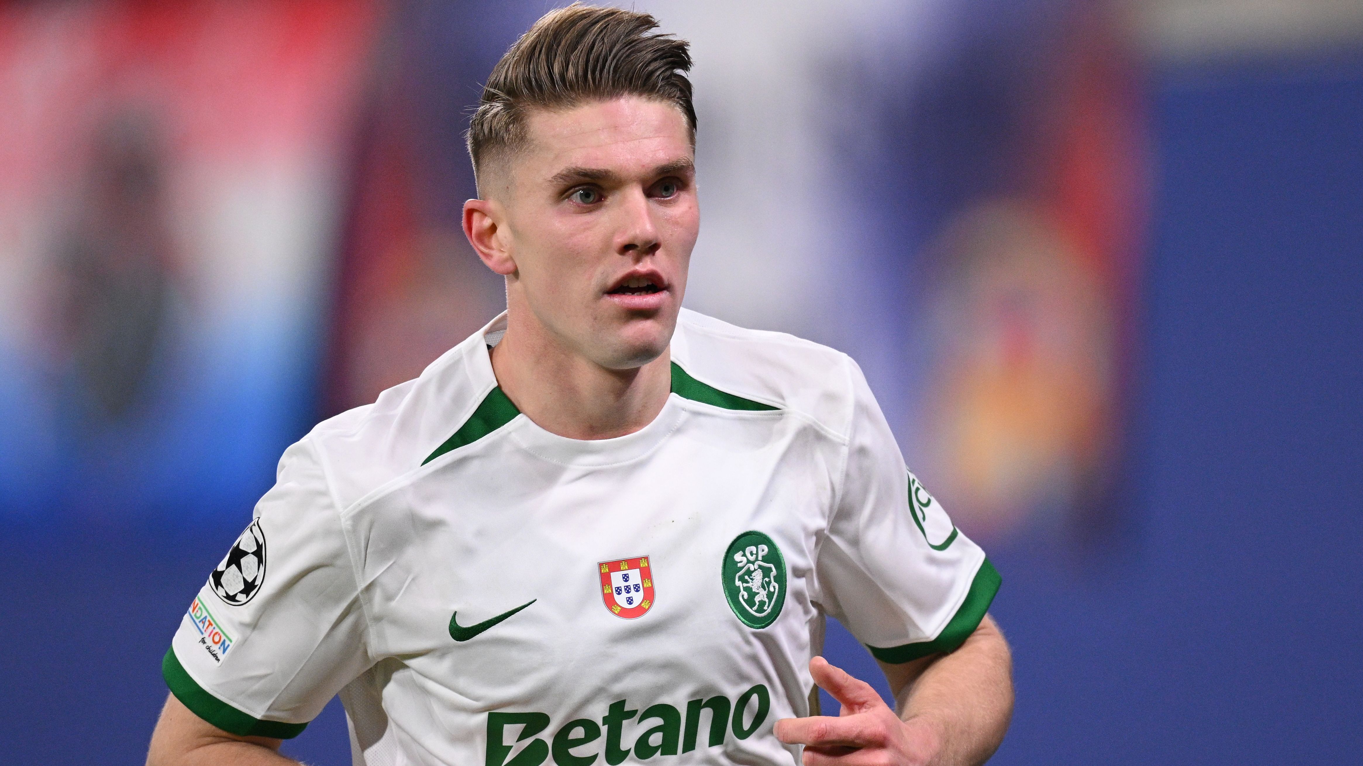 <strong>Viktor Gyökeres (Sporting Lissabon)</strong><br>Arsenal soll der englischen Boulevard-Zeitung "The Sun" zufolge bereit sein, die 80-Millionen-Euro-Forderung von Sporting zu erfüllen, um den Stürmer zu verpflichten. An Gyökeres sollen auch Manchester United, Juventus Turin und Teams aus Saudi-Arabien interessiert sein. Nun steht der Wechsel nach London offenbar unmittelbar bevor.