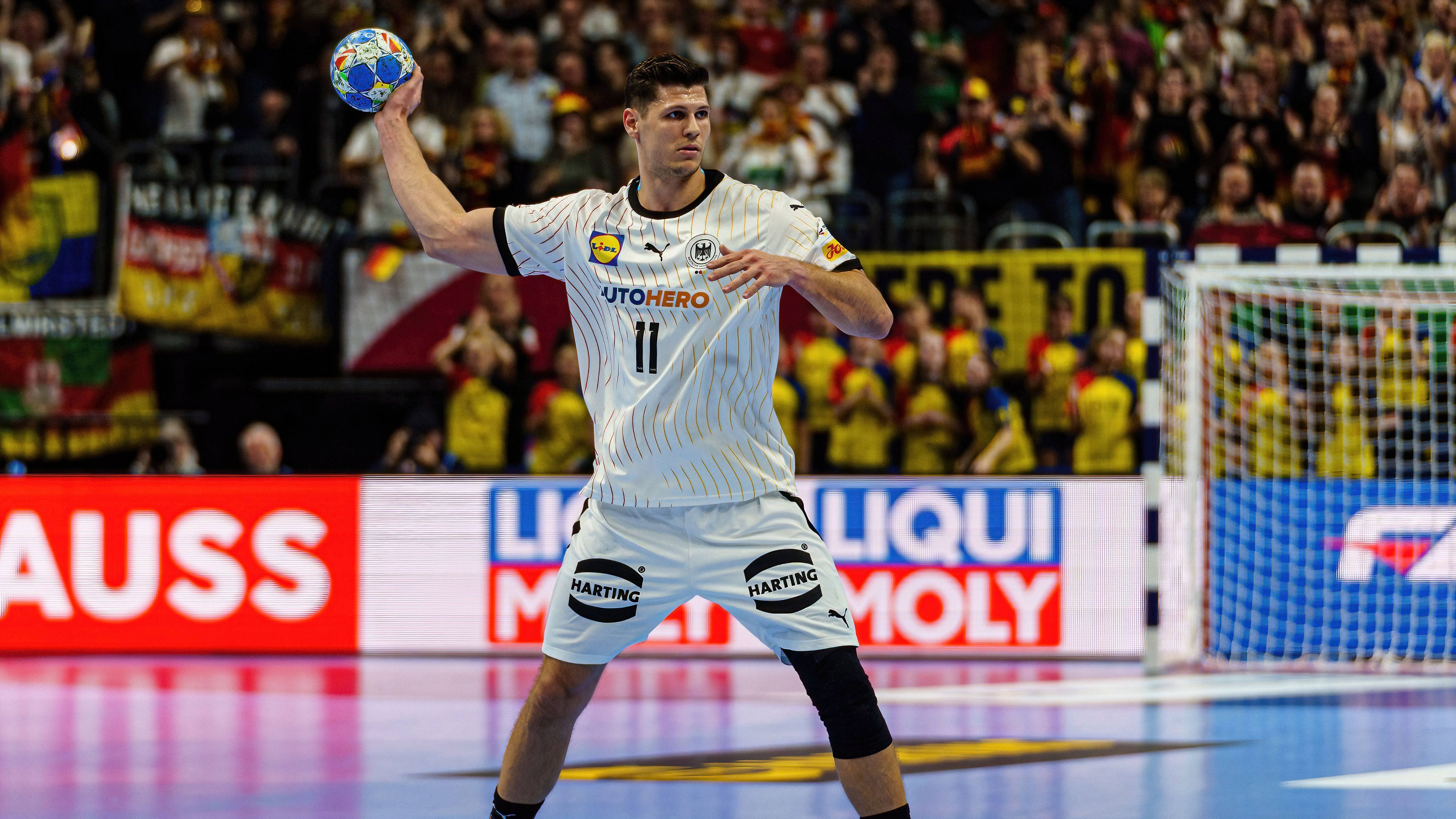 <strong>Rückraum links: Sebastian Heymann</strong> <br>Abseits der Starting Seven mit Steinert zusammen der erste Joker im DHB-Team. Spielt eine ordentliche EM bislang. Ließ seine gewaltige Wurfkraft immer wieder aufblitzen, doch es mangelt ihm noch an Effizienz (8/14, 57 Prozent). Dazu immer noch für Ballverluste gut, defensiv gerade gegen die Schweiz und Nordmazedonien mit starken Akzenten. <strong><em>ran</em>-Note: 3</strong>