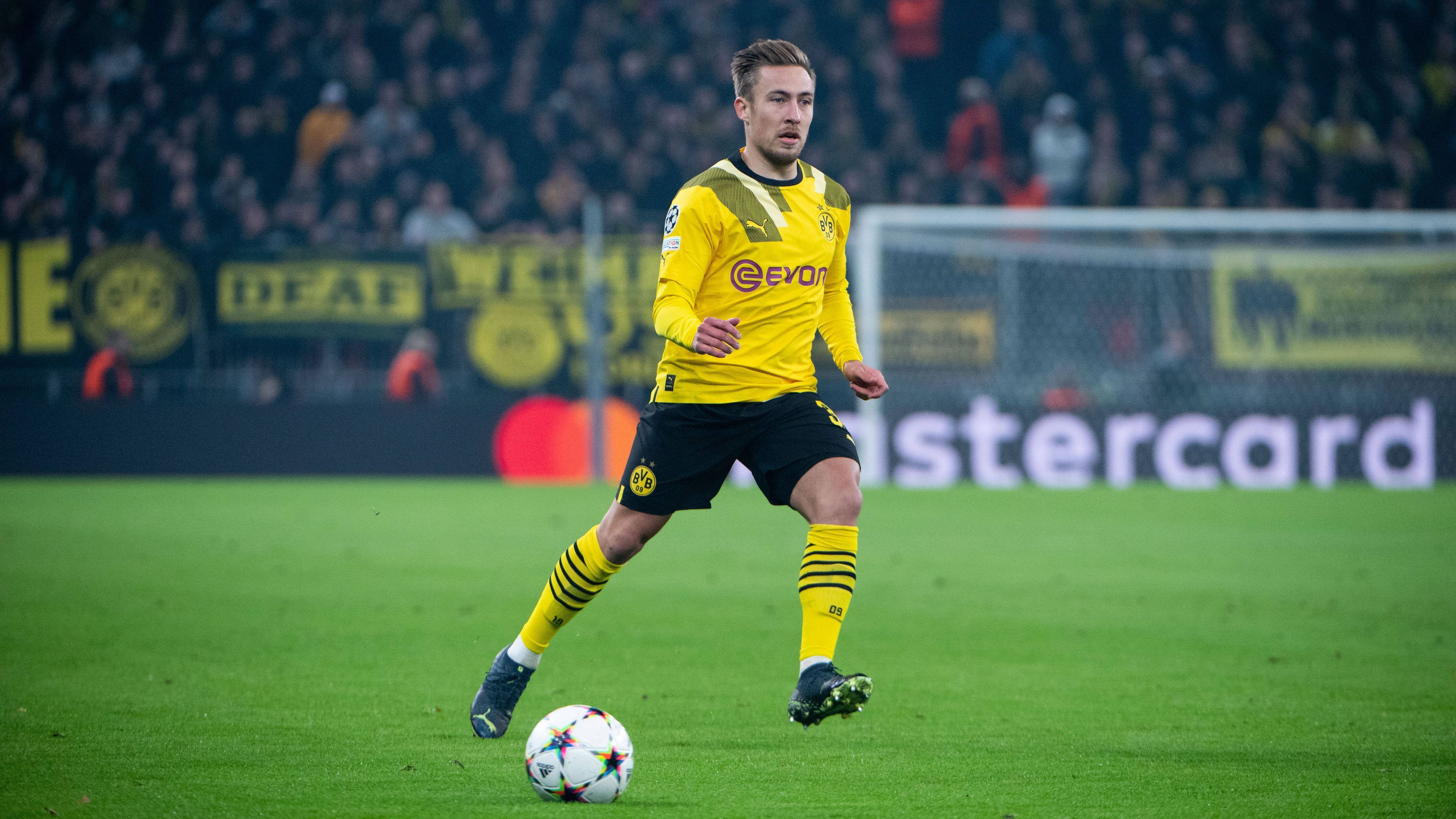 
                <strong>Felix Passlack</strong><br>
                Setzt sich in der 22. Minute stark über die rechte Seite bis an die Grundlinie durch und bereitet mit der anschließenden Flanke das 1:0 vor. Defensiv lädt ihn Mohamed Daramy immer wieder zum Tänzchen ein, Passlack kann nicht immer Schritt halten. ran-Note: 3
              