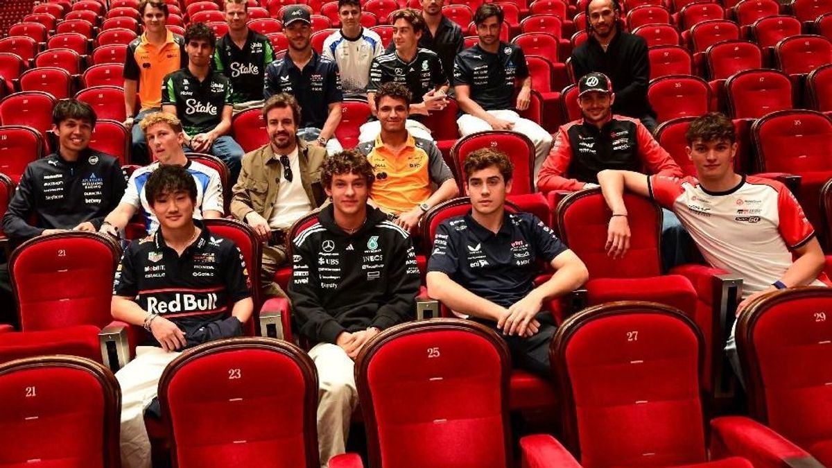 Die Formel-1-Fahrer 2025 im Kinosaal in Monaco