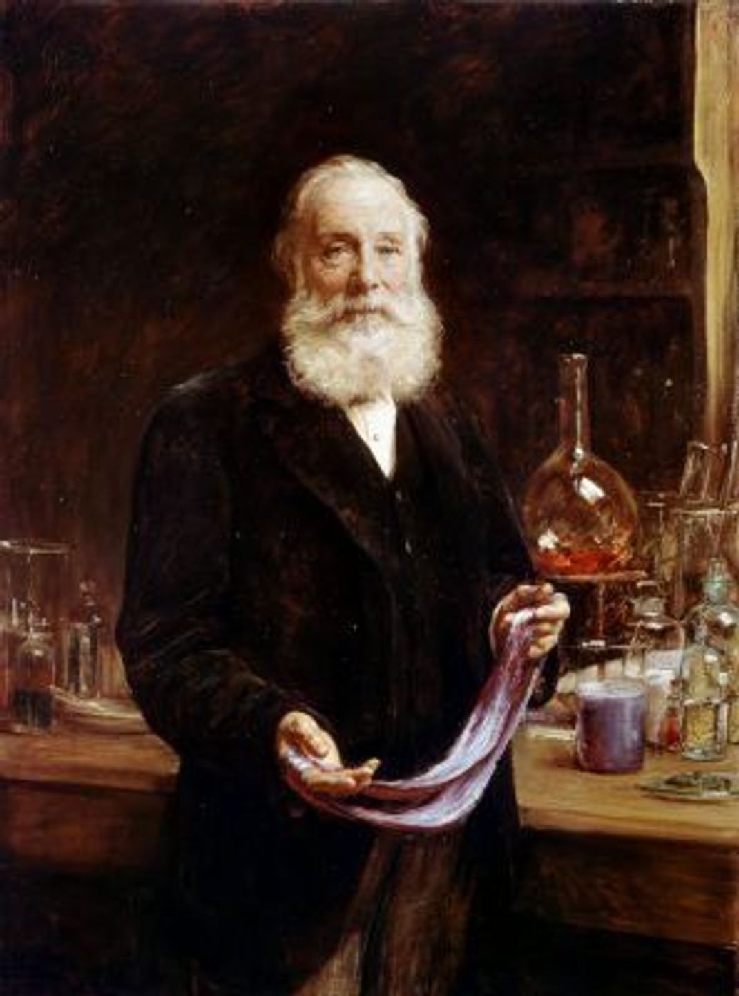 William Perkin schaffte es, den ersten violetten Farbstoff zu synthetisieren. Diese Entdeckung machte er aber eher aus Versehen.