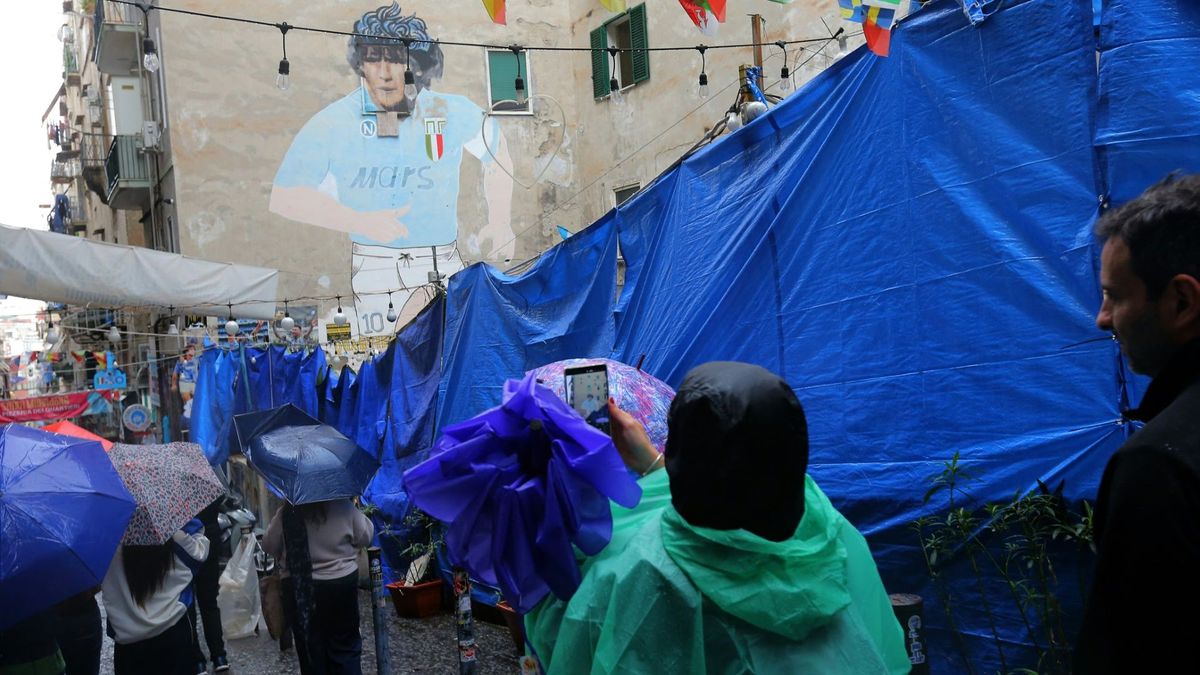 Maradona-Wandbild in Neapel vor Verhüllung